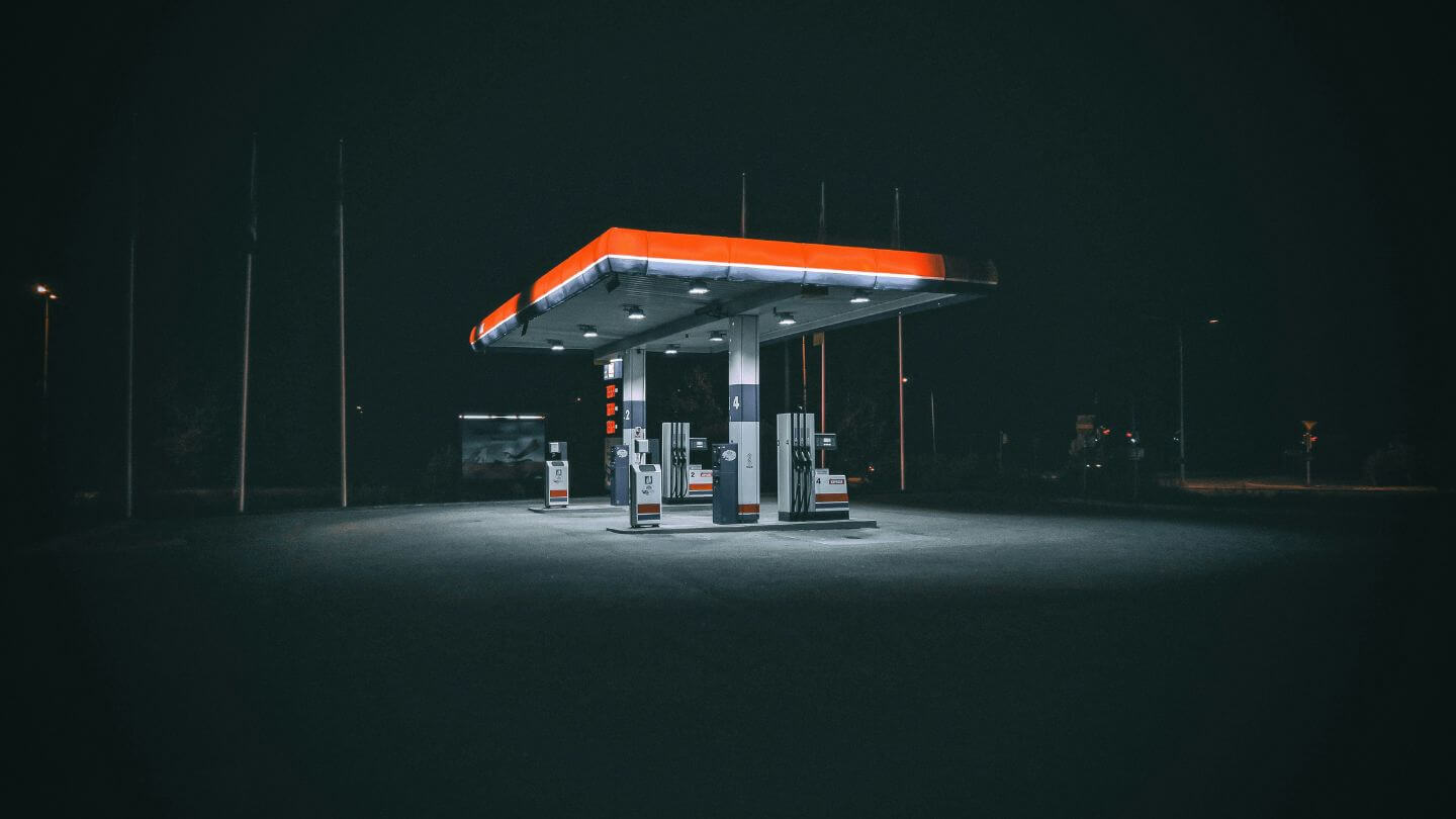 Station essence de nuit